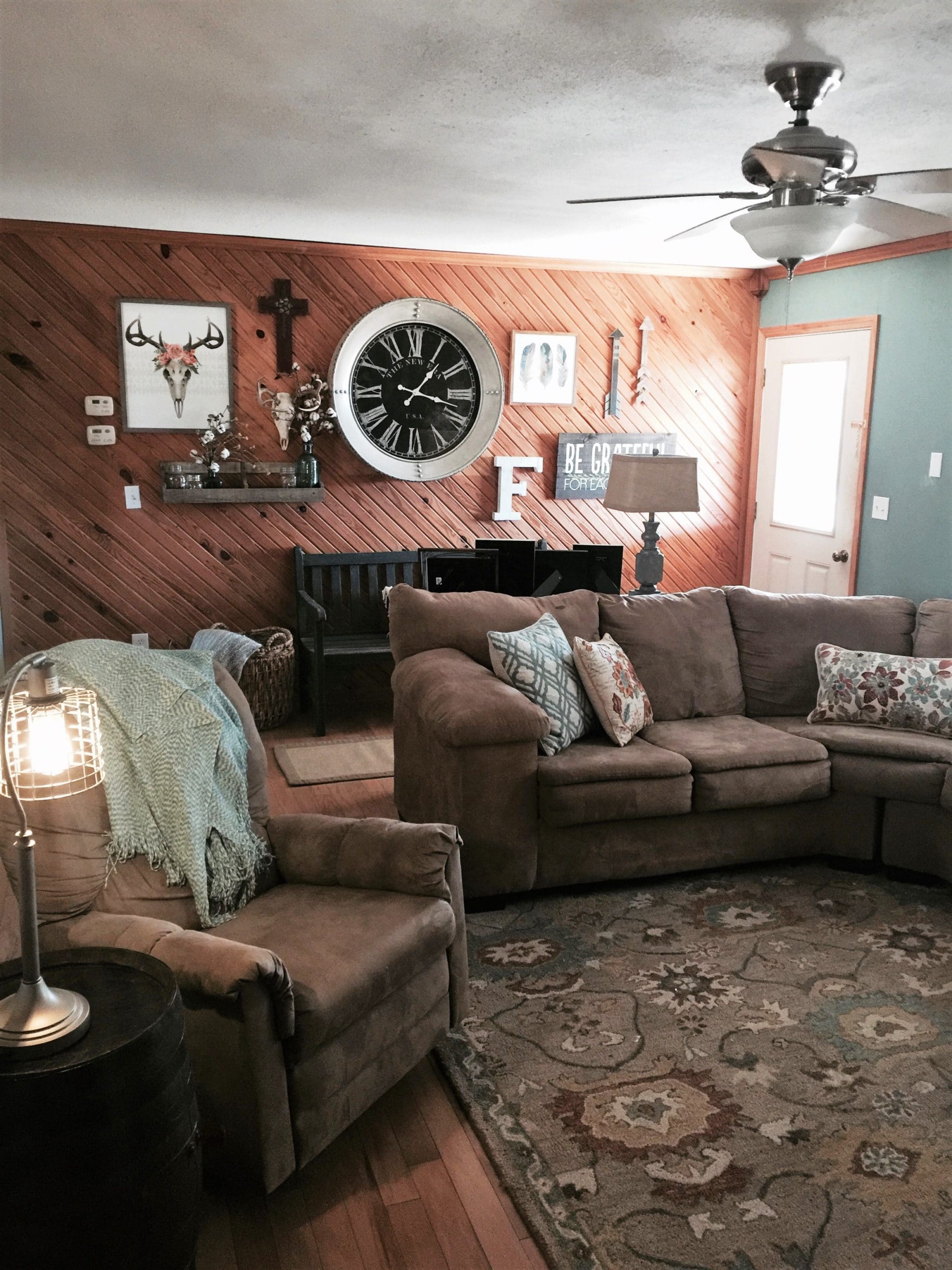 Adding the Finishing Touch to a Vintage Chic Living Room Design - JSB ...